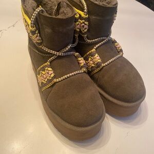 UGG classic mini braid II platform lace front size 6 women’s